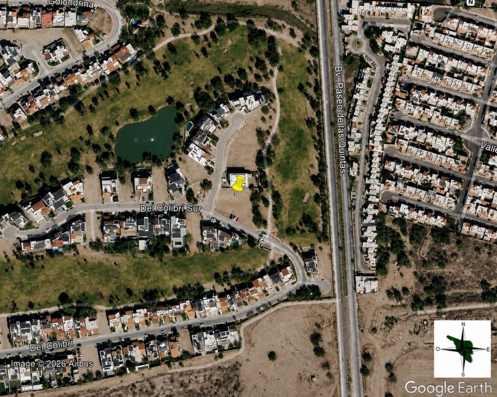 ✨ TERRENO EN VENTA EN LOS LAGOS ✨
📍 Cerrada del Colibrí Norte No. 97
🏡 Fraccionamiento Los Lagos
🔹 912.12 m² de terreno
🔹 Vista directa al campo de golf ⛳
🔹 Excelente ubicación dentro de la privada
🔹 Rodeado de residencias de lujo
🔹 Ideal para desarrollar una residencia premium
✨ Como valor agregado, la propiedad cuenta con una demasía aproximada de 78 m² hacia el campo de golf, brindando mayor amplitud y exclusividad, ideal para integrarse como extensión de jardín o área social.
Amenidades de primer nivel:
✨ Campo de golf
✨ Casa club
✨ Restaurantes
✨ Canchas de tenis, pádel y ráquetbol
✨ Actividades recreativas para niños y adultos
💰 Precio de venta: $14,990,000 MXN